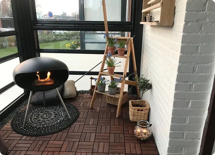 Cocoon Terra vrijstaande bio-ethanol haard op het balkon