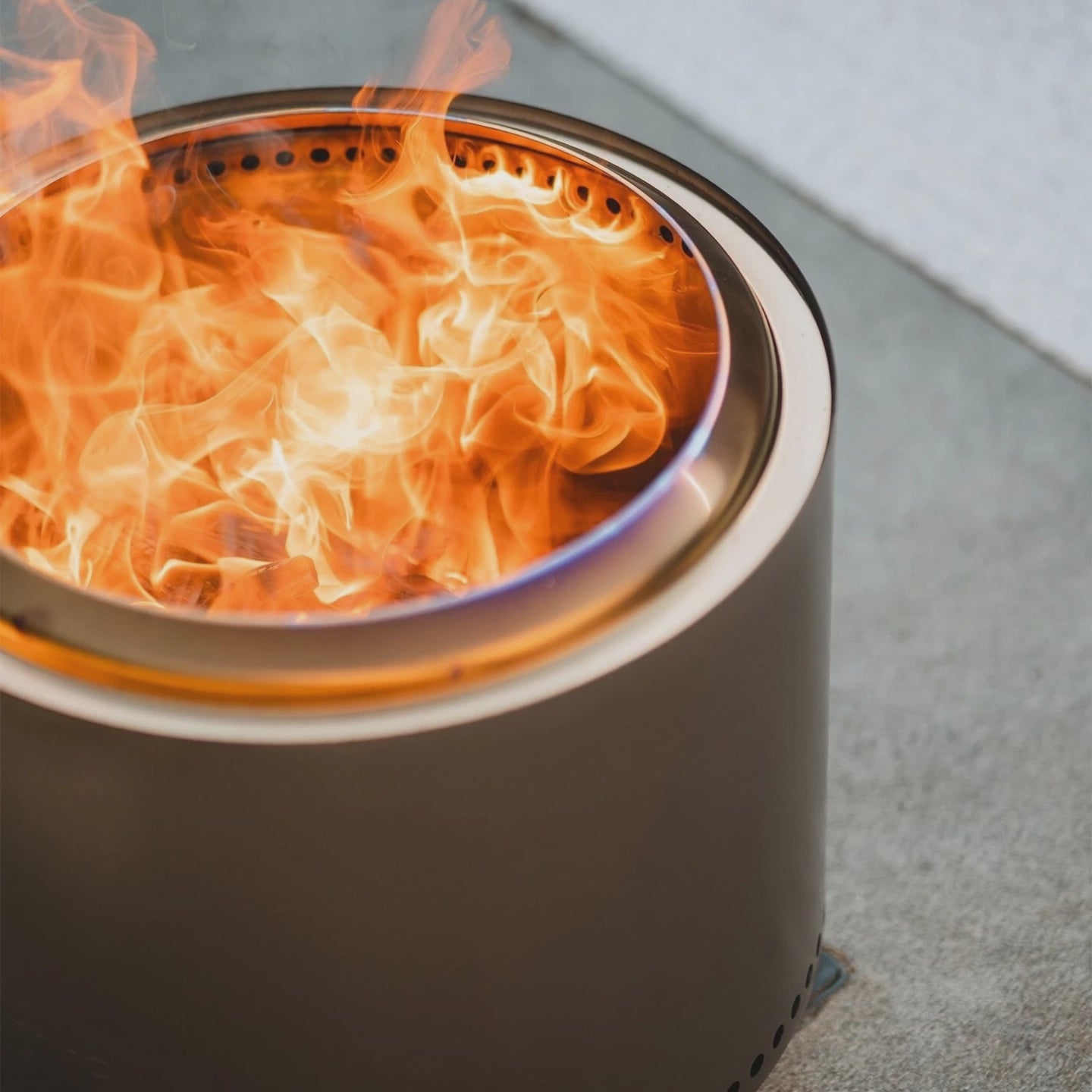 Video laden: Bonfire + Stand 2.0 - Gunmetal