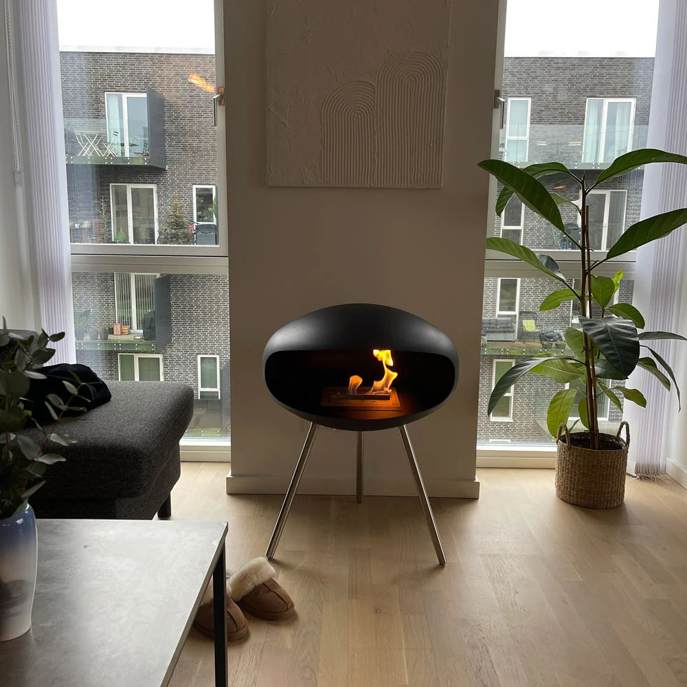 Cocoon Terra - Mat zwart met stalen poten